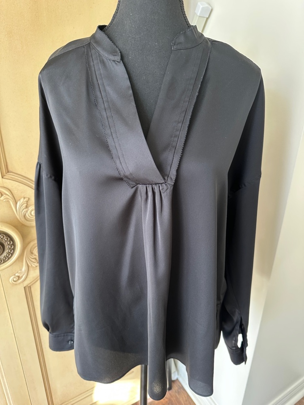 Black V-Neck Long Sleeve Women's Top